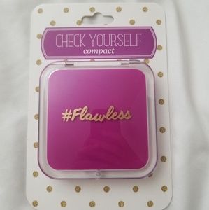 Magnifying compact mirror